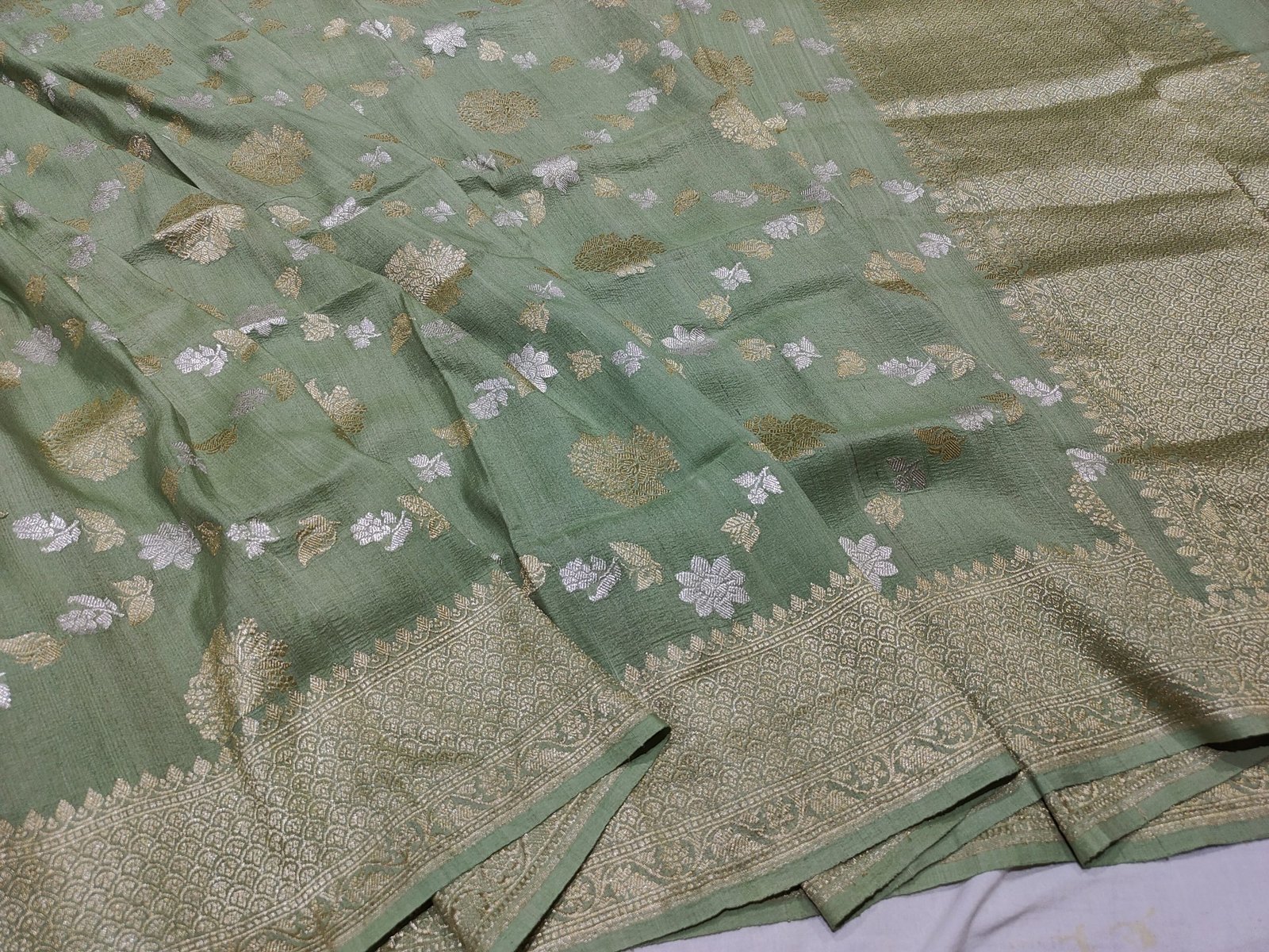 Pure Banarasi Tussar Khaddi Georgette Kadhuwa Saree โ Handloom with Silver Zari - Image 2